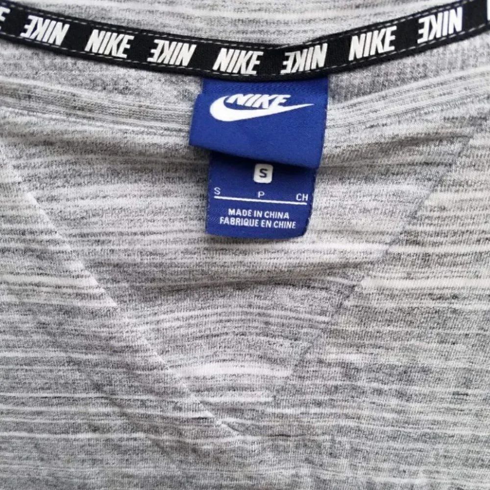 NIKE Gray Heathered Split High Low Hem Top size Small - Picture 2 of 5